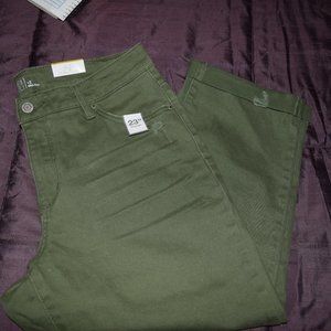 Women's Distressed Olive Stretch Capris